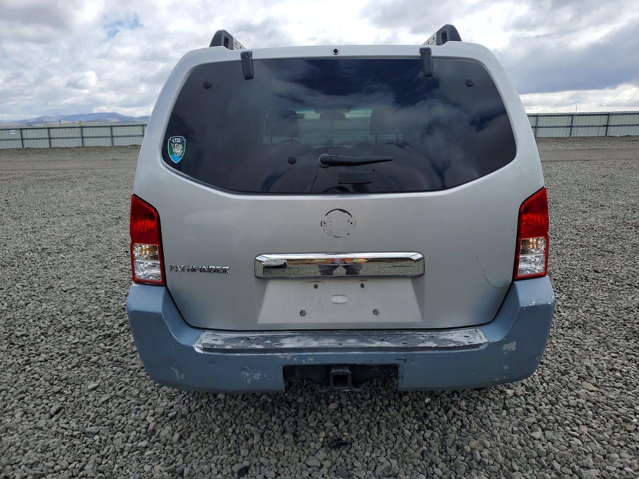 2005 Nissan Pathfinder Xe Silver vin: 5N1AR18W55C748852