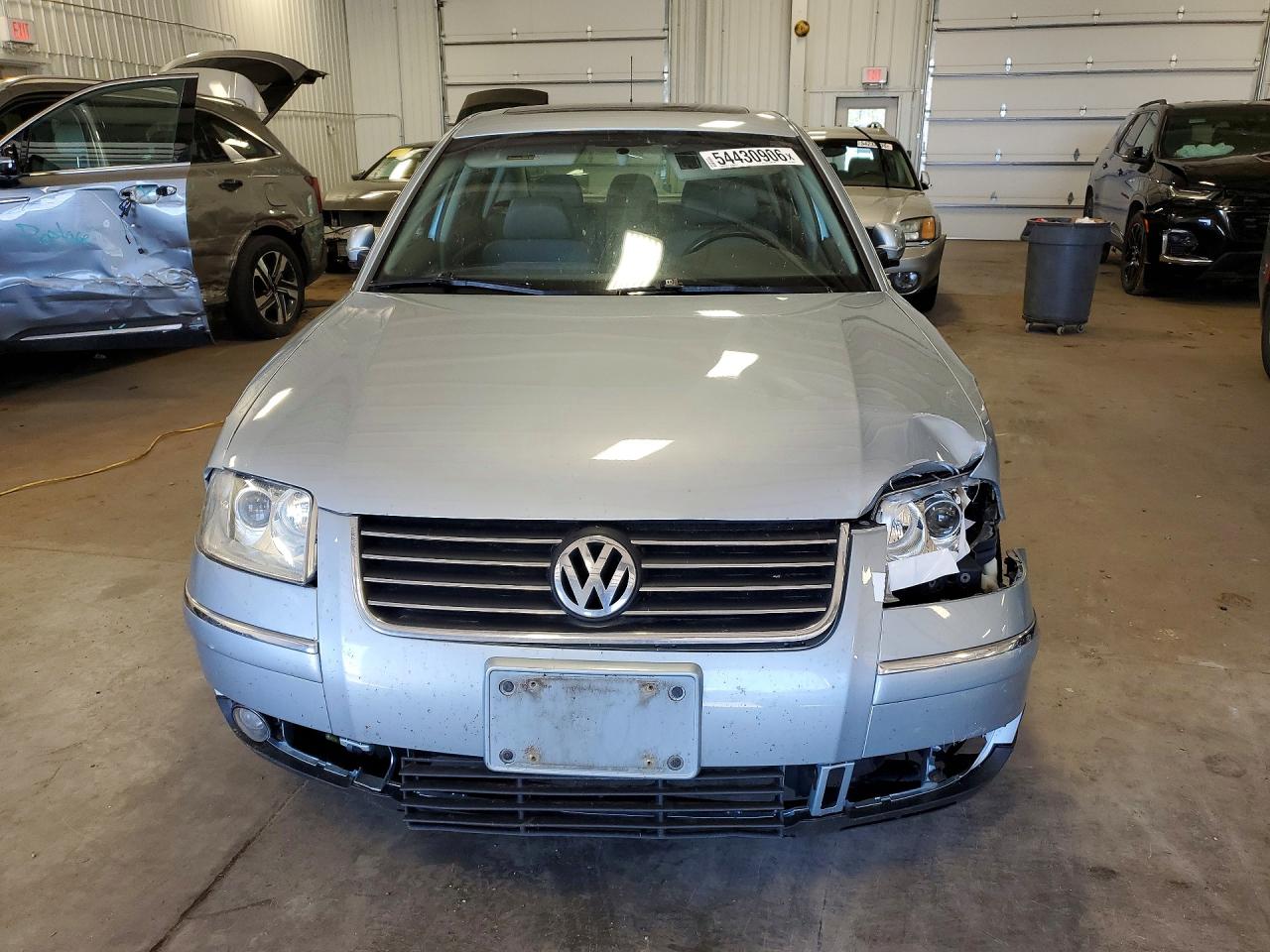 2002 Volkswagen Passat Gls Blue vin: WVWPD63B32P298461