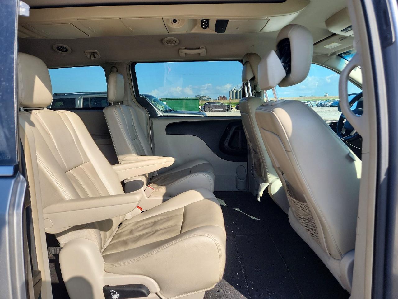 2013 Chrysler Town & Country Touring Серебряный vin: 2C4RC1BG1DR645640
