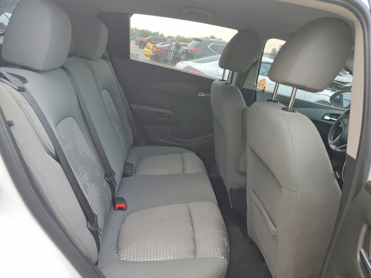 2014 Chevrolet Sonic Ls White vin: 1G1JA6SH9E4195595