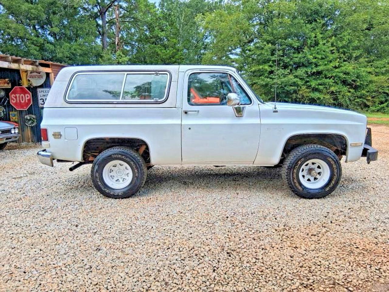 1983 Chevrolet Blazer K10 White vin: 1G8EK18L4DF11358
