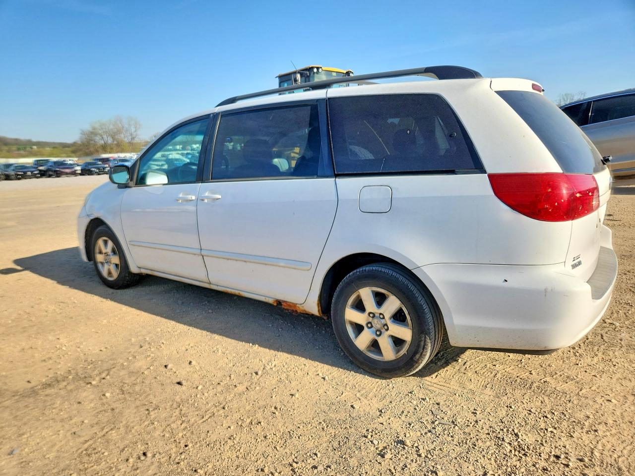 2007 Toyota Sienna Le 7-passenger White vin: 5TDZK23C47S032248