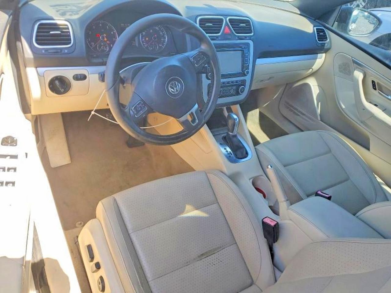 2012 Volkswagen Eos Komfort Black vin: WVWBW7AH8CV005362