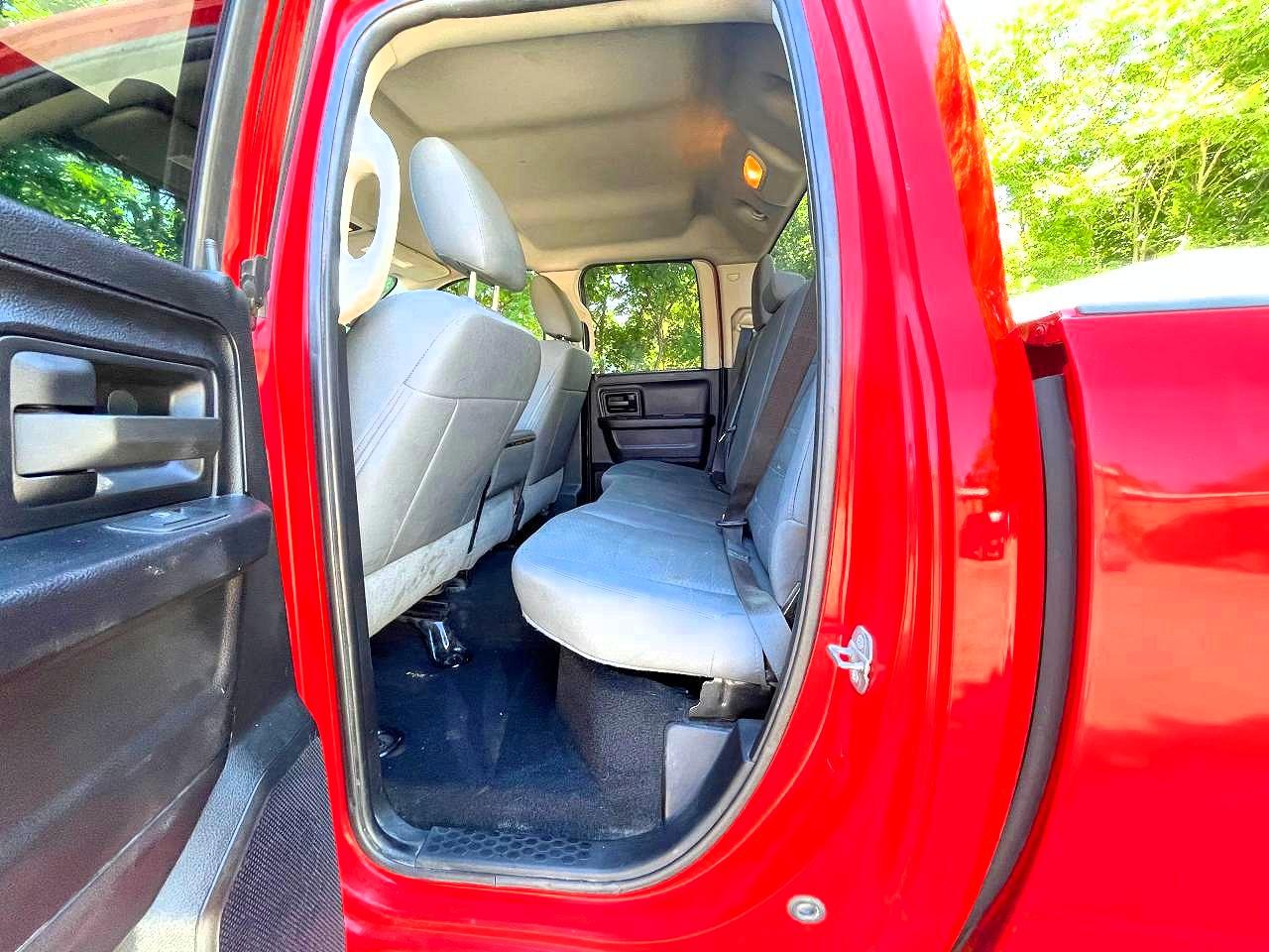 2016 Ram 1500 St Red vin: 1C6RR7FT4GS123183