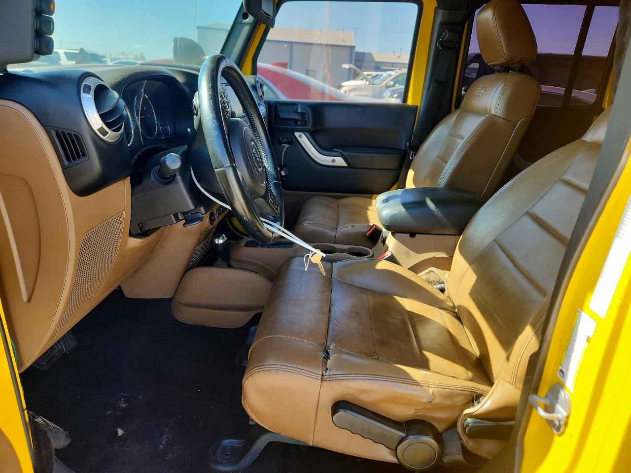 2011 Jeep Wrangler Unlimited Sahara Yellow vin: 1J4HA5H12BL530282