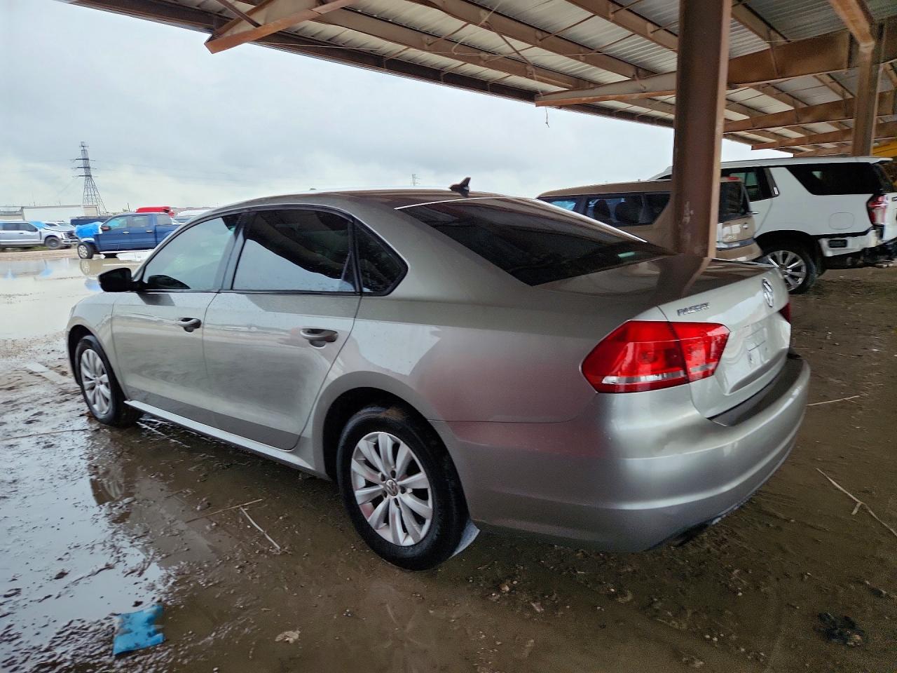 2014 Volkswagen Passat S Silver vin: 1VWAT7A31EC086385