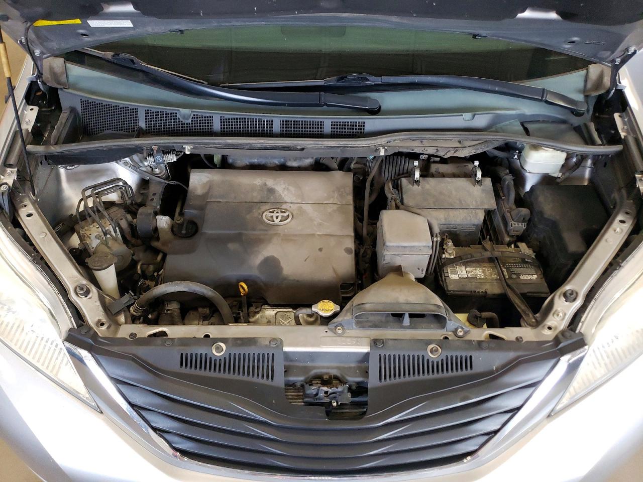 2012 Toyota Sienna Le Silver vin: 5TDJK3DC0CS034042