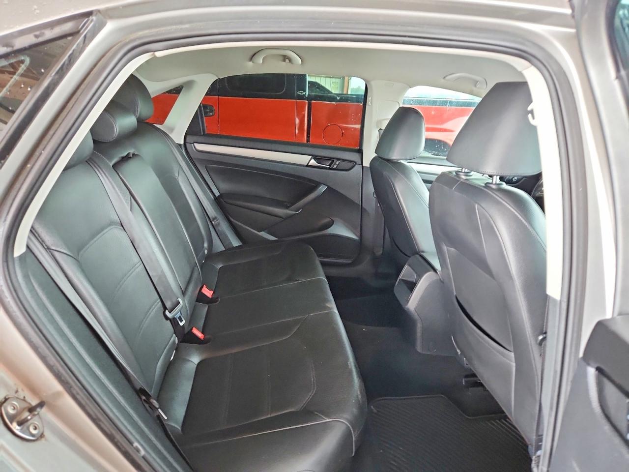 2014 Volkswagen Passat S Silver vin: 1VWAT7A31EC086385