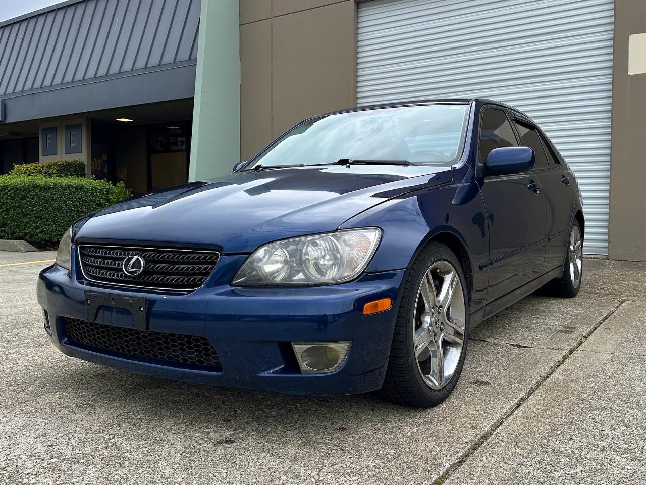2004 Lexus Is 300 Base Blue vin: JTHBD192X40091774