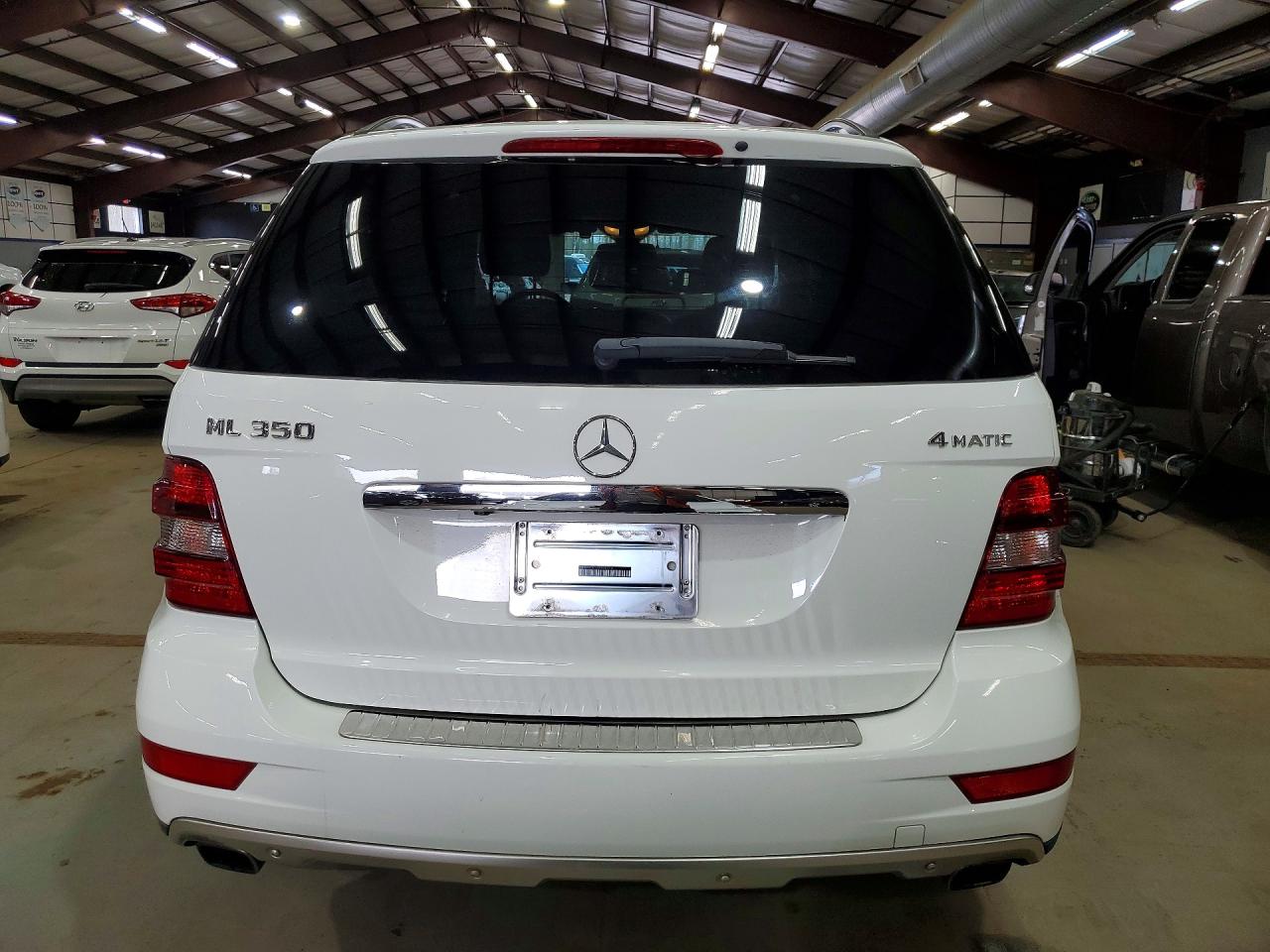 2010 Mercedes Benz Ml White vin: 4JGBB8GB3AA536750