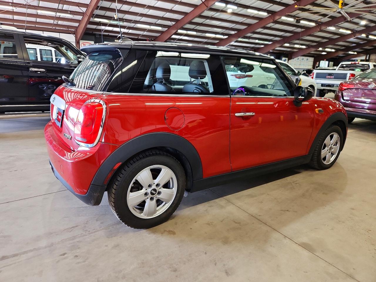 2015 Mini Cooper Red vin: WMWXM5C55F3A97341