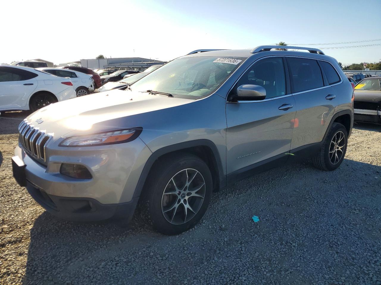 2015 Jeep Cherokee Latitude Silver vin: 1C4PJLCS0FW616751