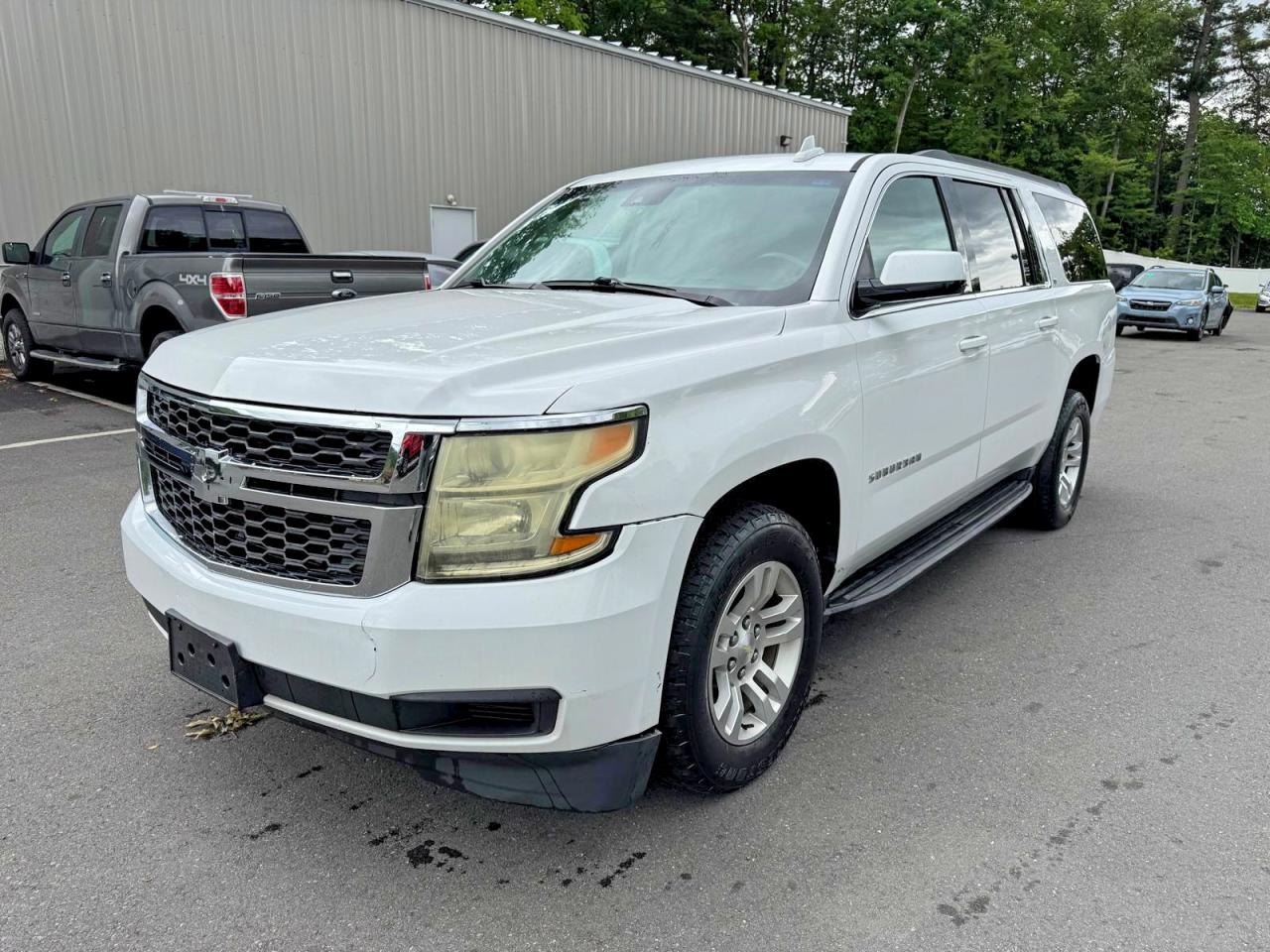 2019 Chevrolet Suburban K1500 Lt Белый vin: 1GNSKHKC1KR273818