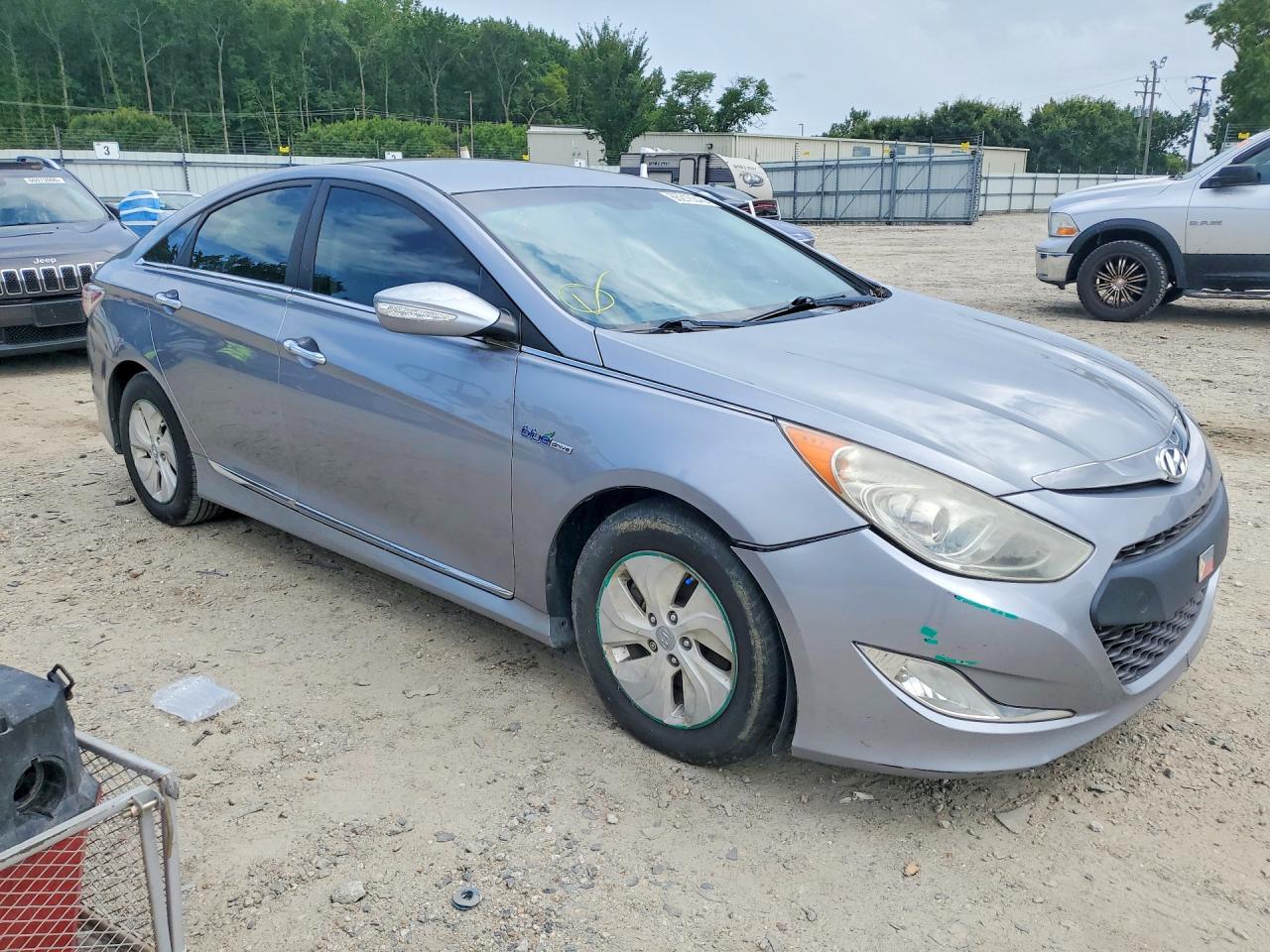 2015 Hyundai Sonata Hybrid Base Silver vin: KMHEC4A40FA130459