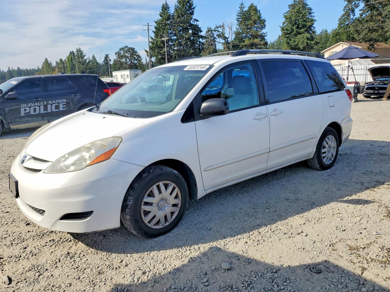 2007 Toyota Sienna Le 8-passenger White vin: 5TDZK23C77S022216