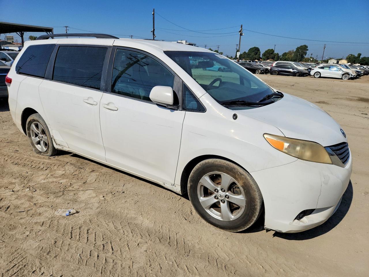 2011 Toyota Sienna Le White vin: 5TDKK3DCXBS041518