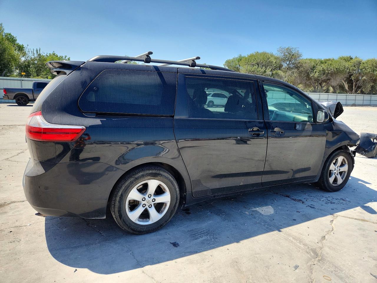 2015 Toyota Sienna Le Черный vin: 5TDKK3DC1FS563217