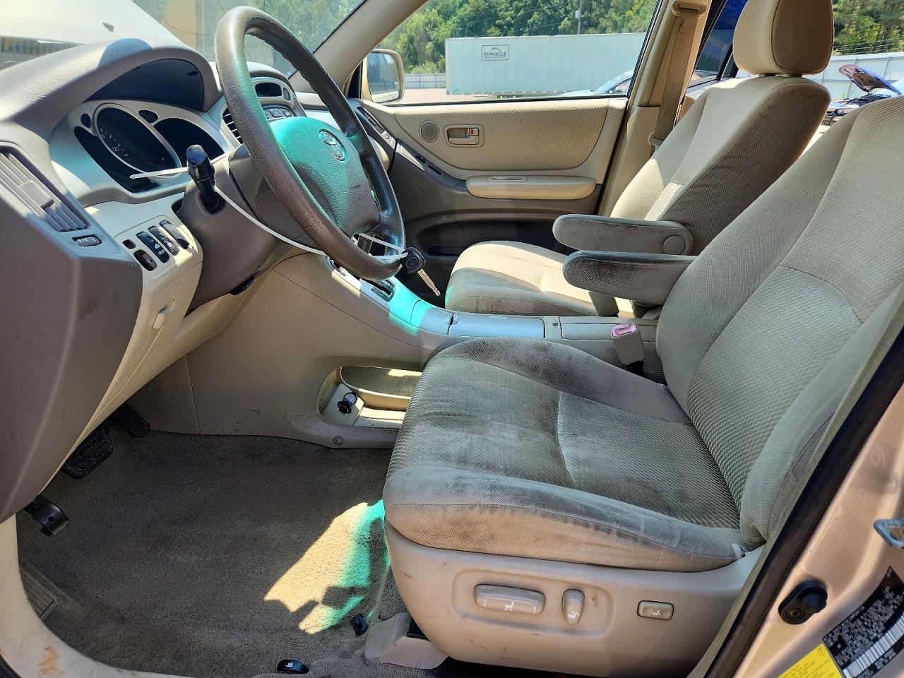 2005 Toyota Highlander Base Tan vin: JTEEP21A050106990