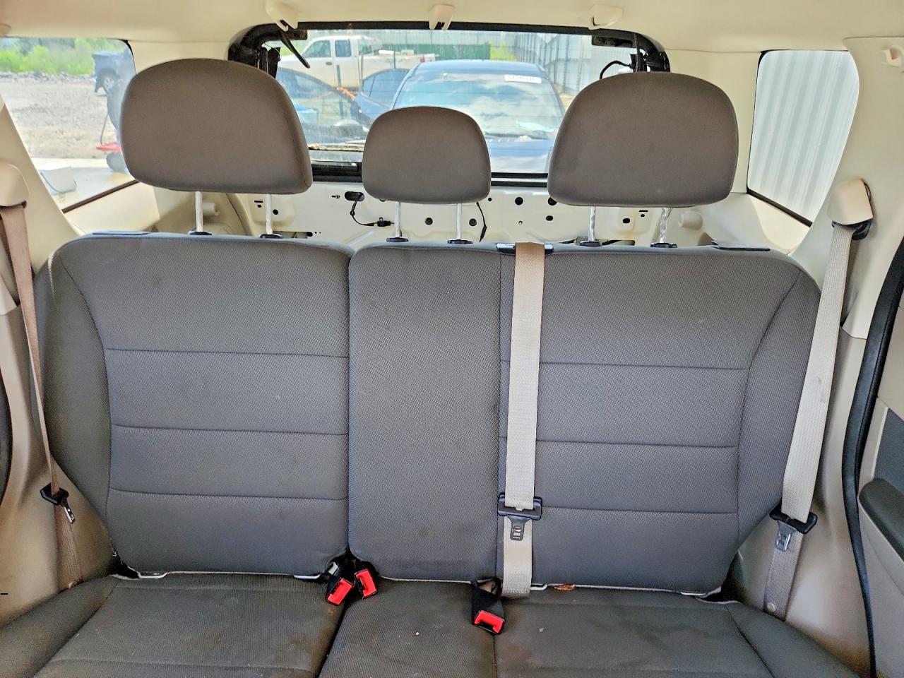 2010 Ford Escape Xlt White vin: 1FMCU0D74AKA33660