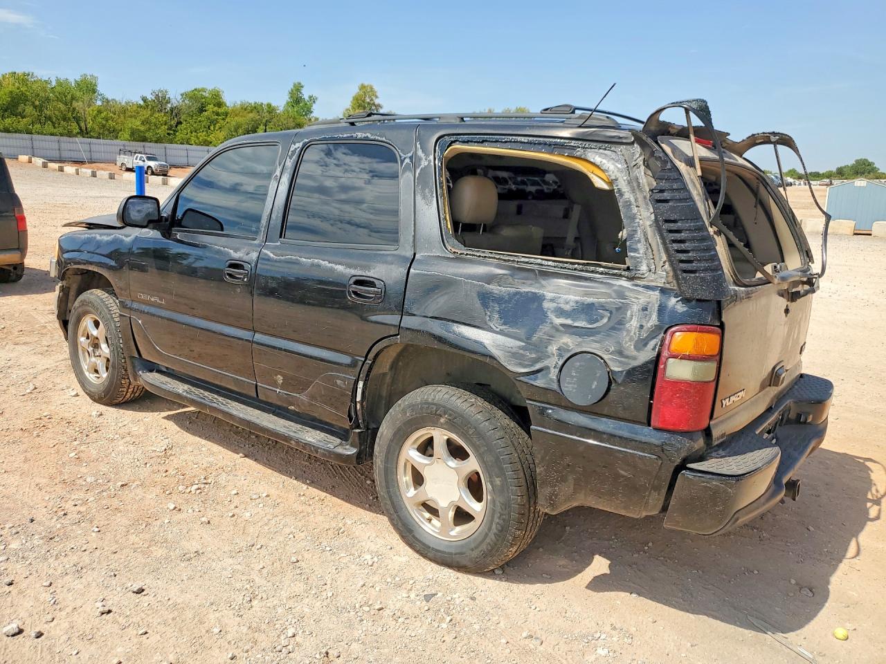 2003 Gmc Yukon Denali Black vin: 1GKEK63U63J165555