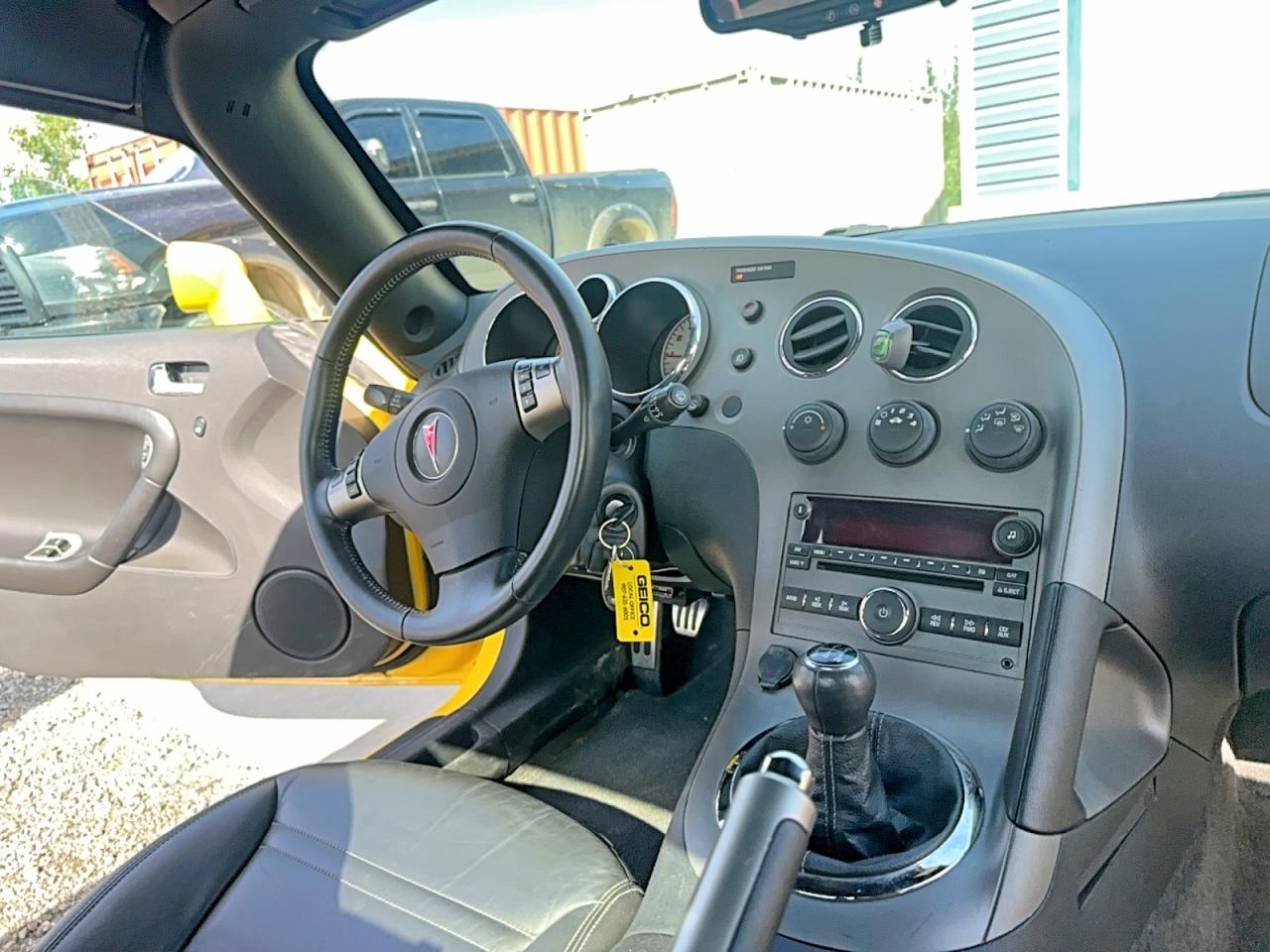 2007 Pontiac Solstice Yellow vin: 1G2MB35B07Y139892