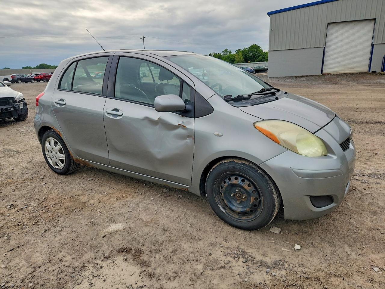 2009 Toyota Yaris Base Gray vin: JTDKT903795232612