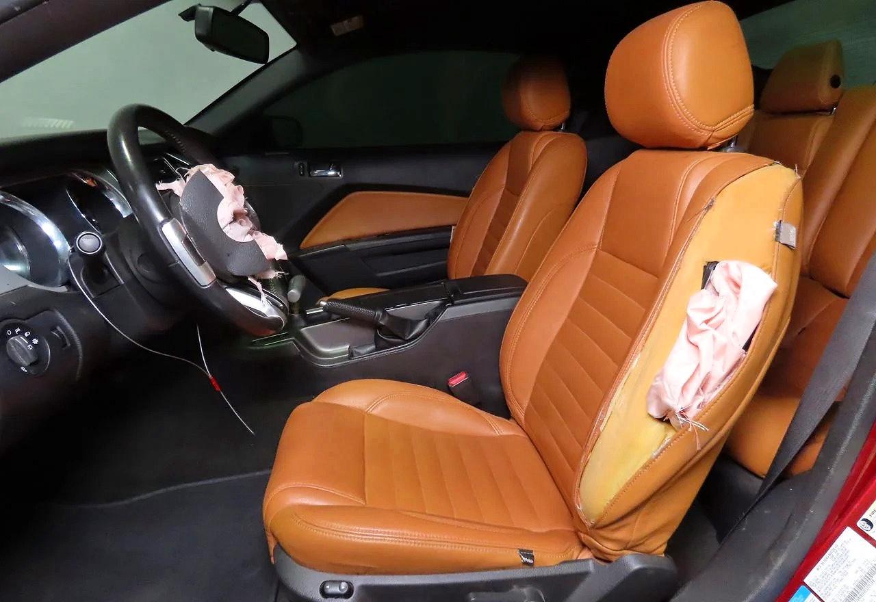 2014 Ford Mustang Gt Красный vin: 1ZVBP8CF0E5321594