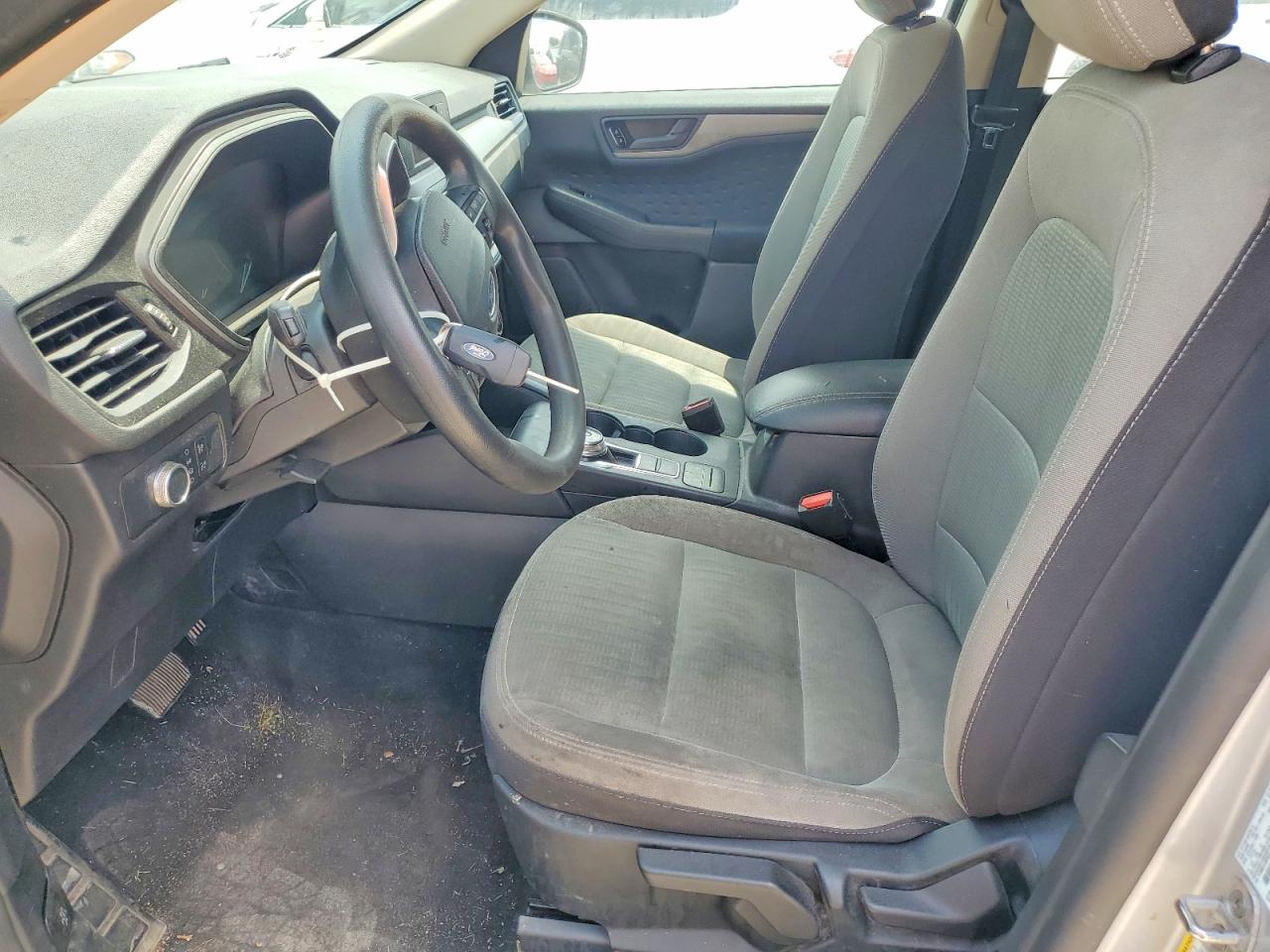 2020 Ford Escape S Серебряный vin: 1FMCU0F63LUA47027