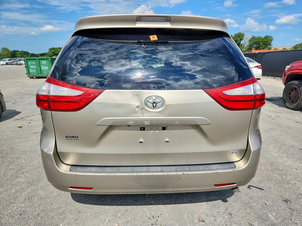 2015 Toyota Sienna Xle 8-passenger Tan vin: 5TDYK3DC9FS662099