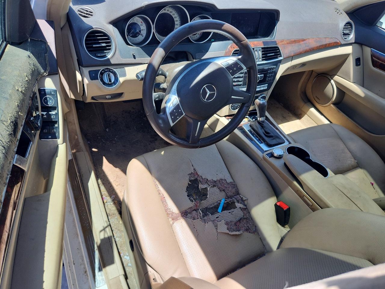 2013 Mercedes-benz C 250 White vin: WDDGF4HB4DA783145