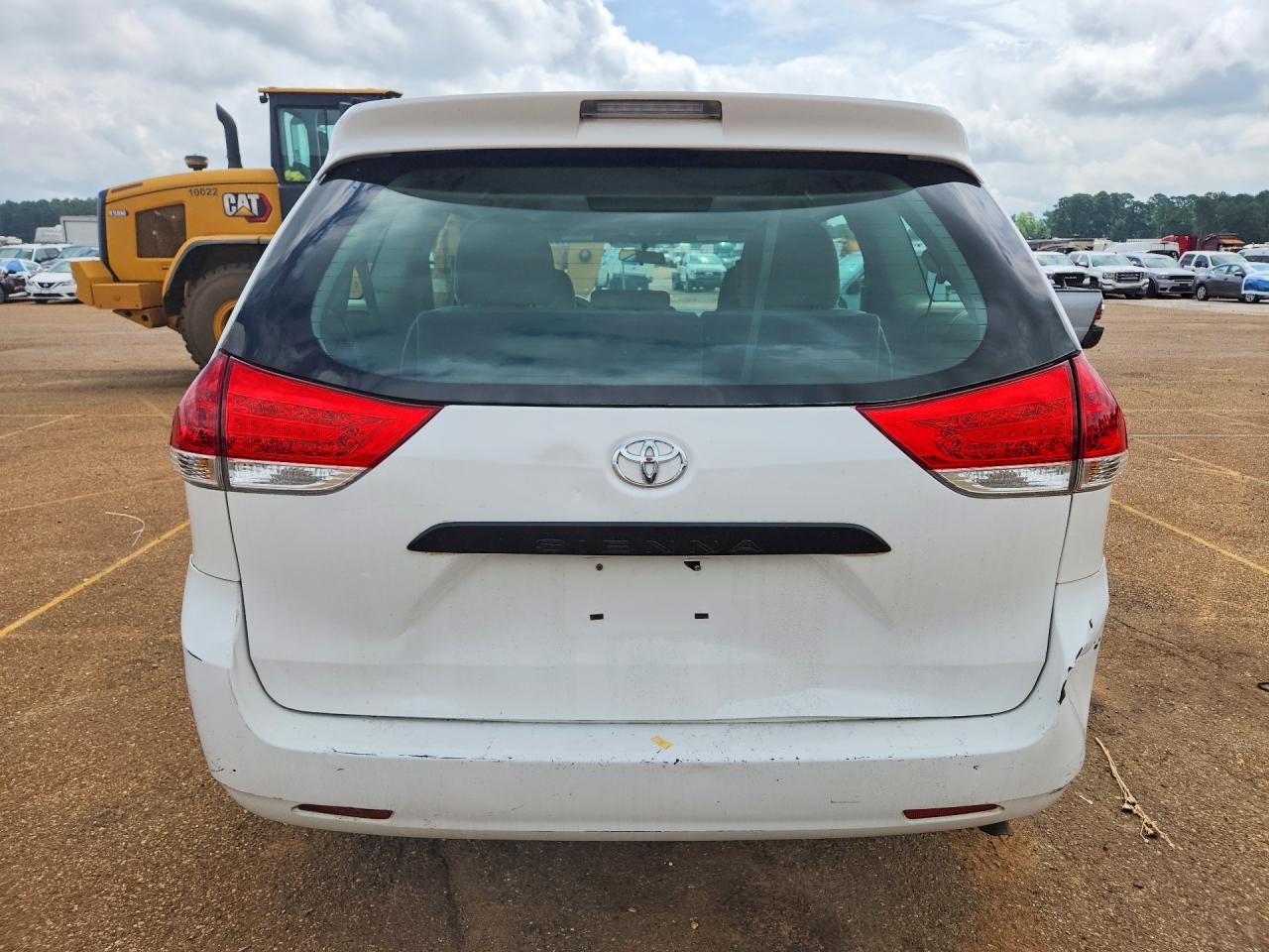 2014 Toyota Sienna L 7-passenger White vin: 5TDZK3DC9ES514182
