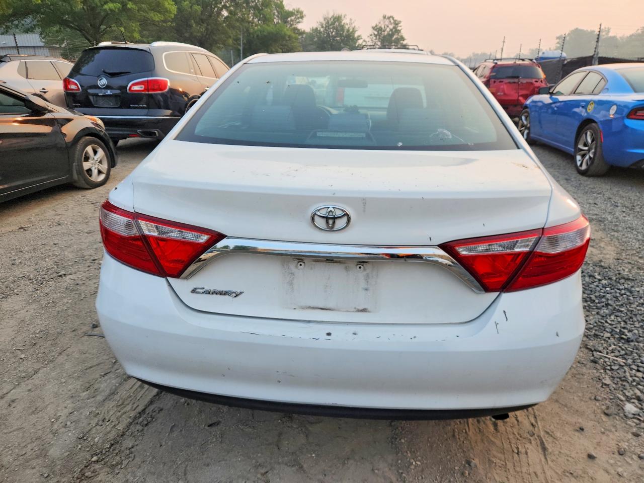 2015 Toyota Camry Le White vin: 4T1BF1FKXFU494306