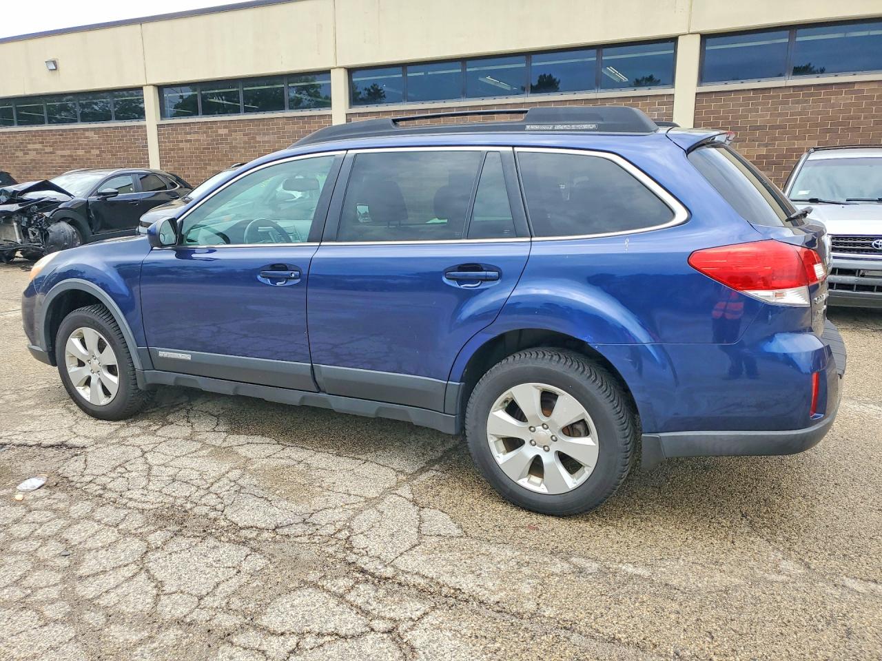 2011 Subaru Outback 2.5i Premium Blue vin: 4S4BRBCC3B3442820