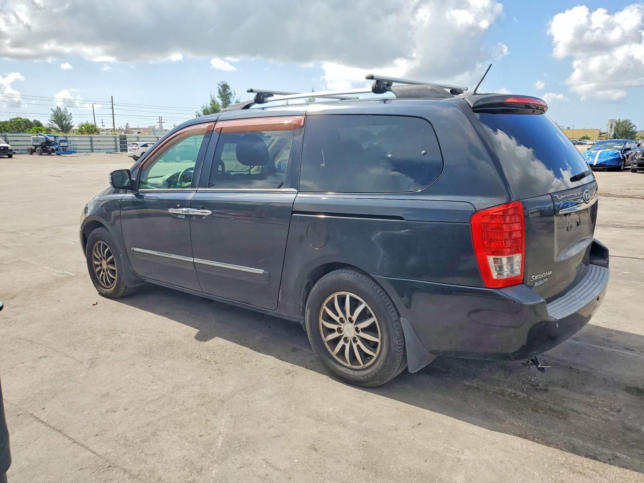 2011 Kia Sedona Ex Black vin: KNDMH4C72B6387256