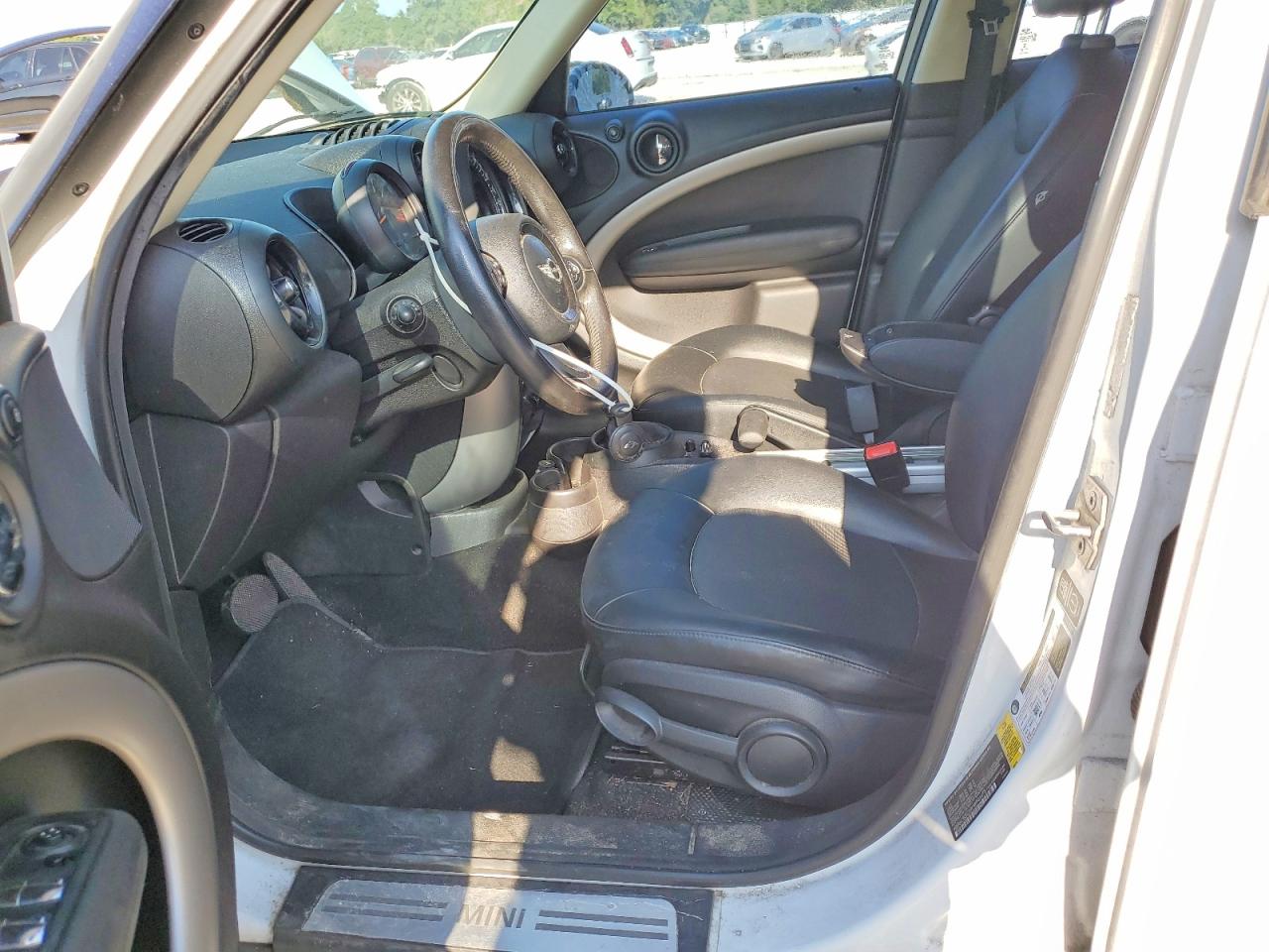 2015 Mini Cooper Countryman White vin: WMWZB3C59FWR44473