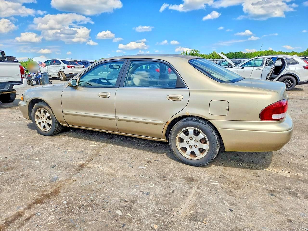 1999 Mazda 626 Es Tan vin: 1YVGF22D7X5871641