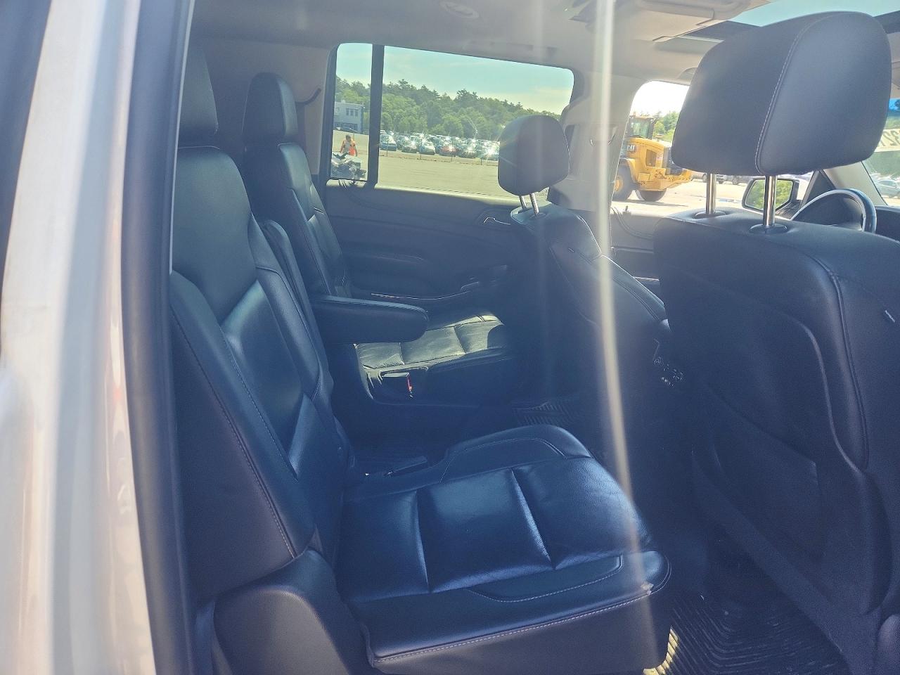 2015 Chevrolet Suburban K1500 Lt White vin: 1GNSKJKC1FR300402