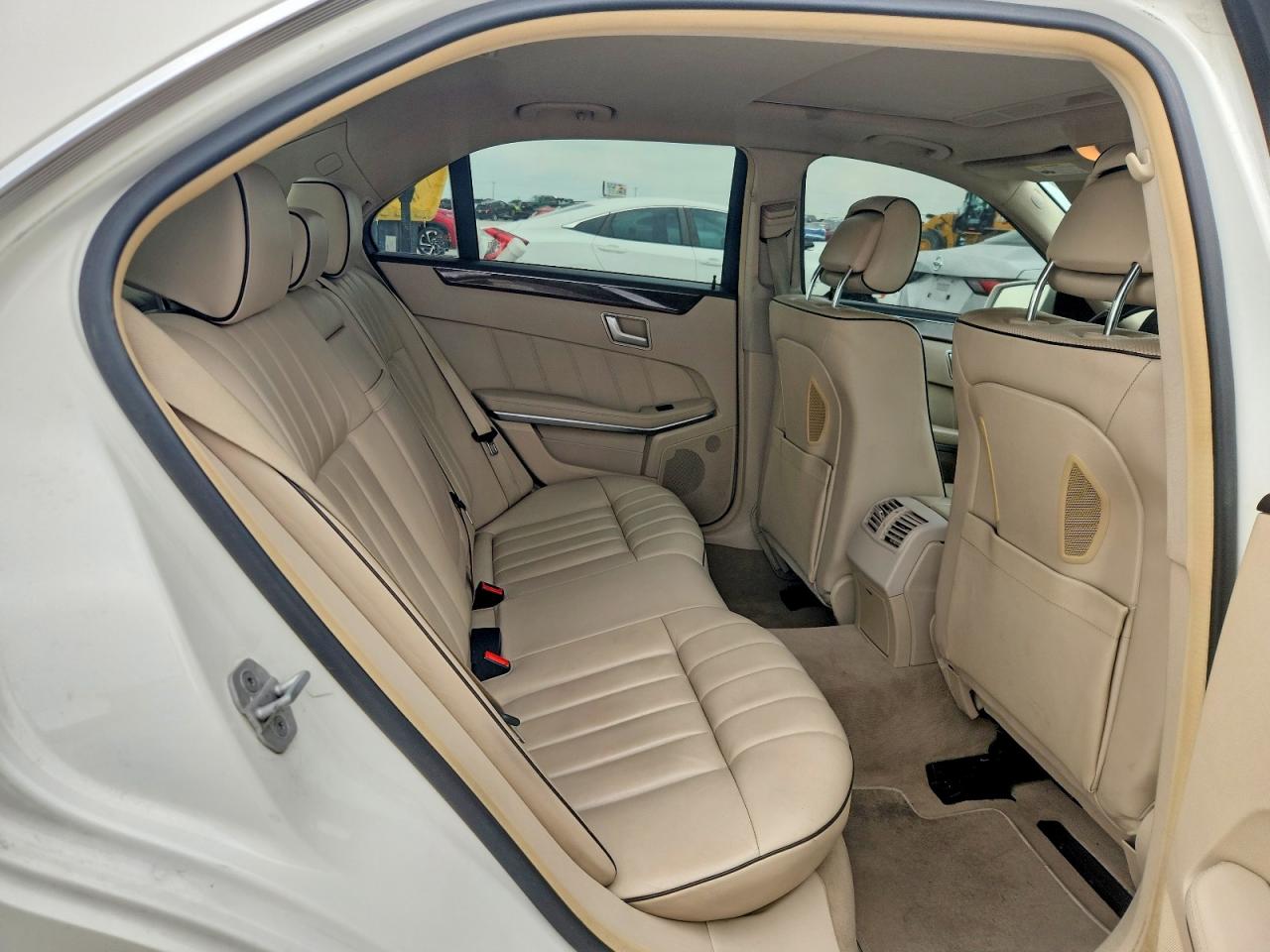 2015 Mercedes-benz E 350 White vin: WDDHF5KB3FB141404