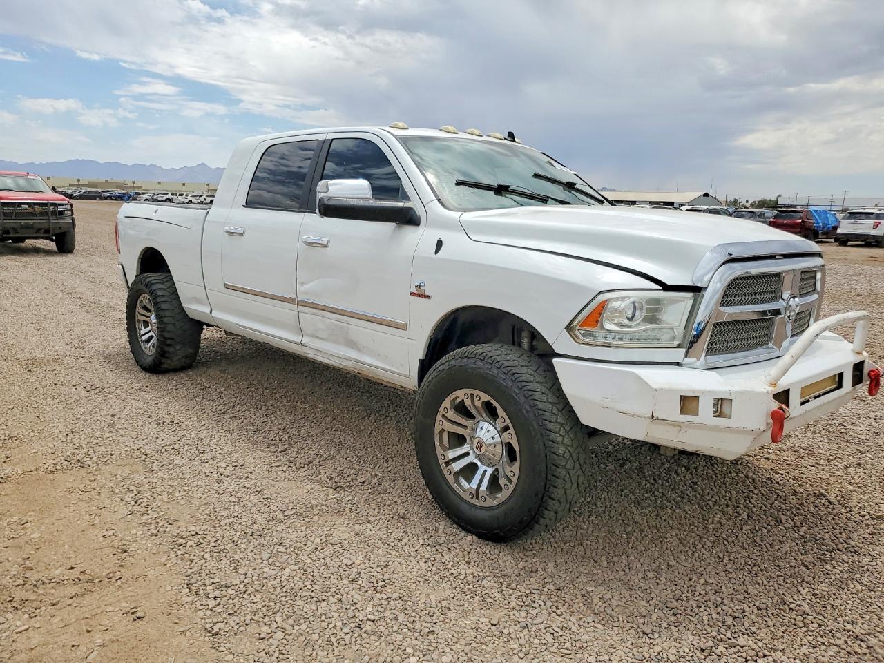2014 Ram 2500 Longhorn White vin: 3C6UR5PL5EG128975