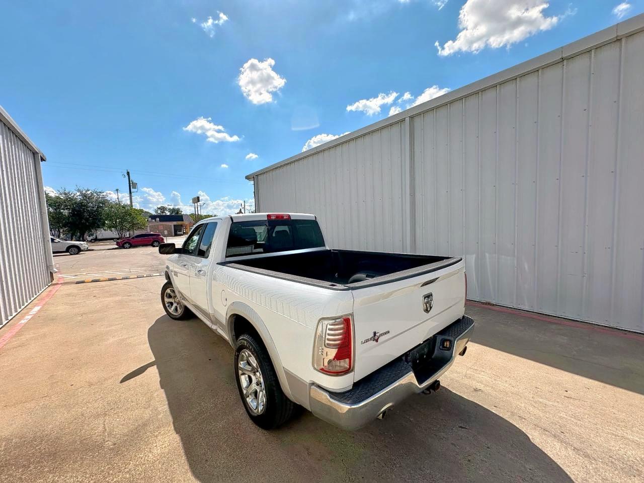 2013 Ram 1500 Laramie Белый vin: 1C6RR7JT9DS506197