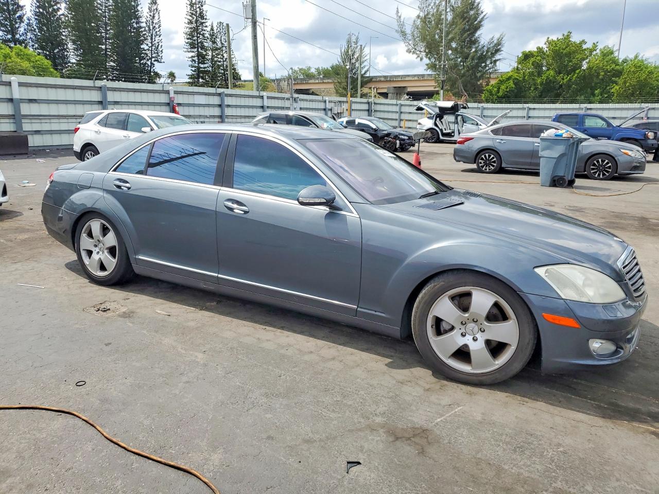 2007 Mercedes-benz S 550 Gray vin: WDDNG71X57A061196