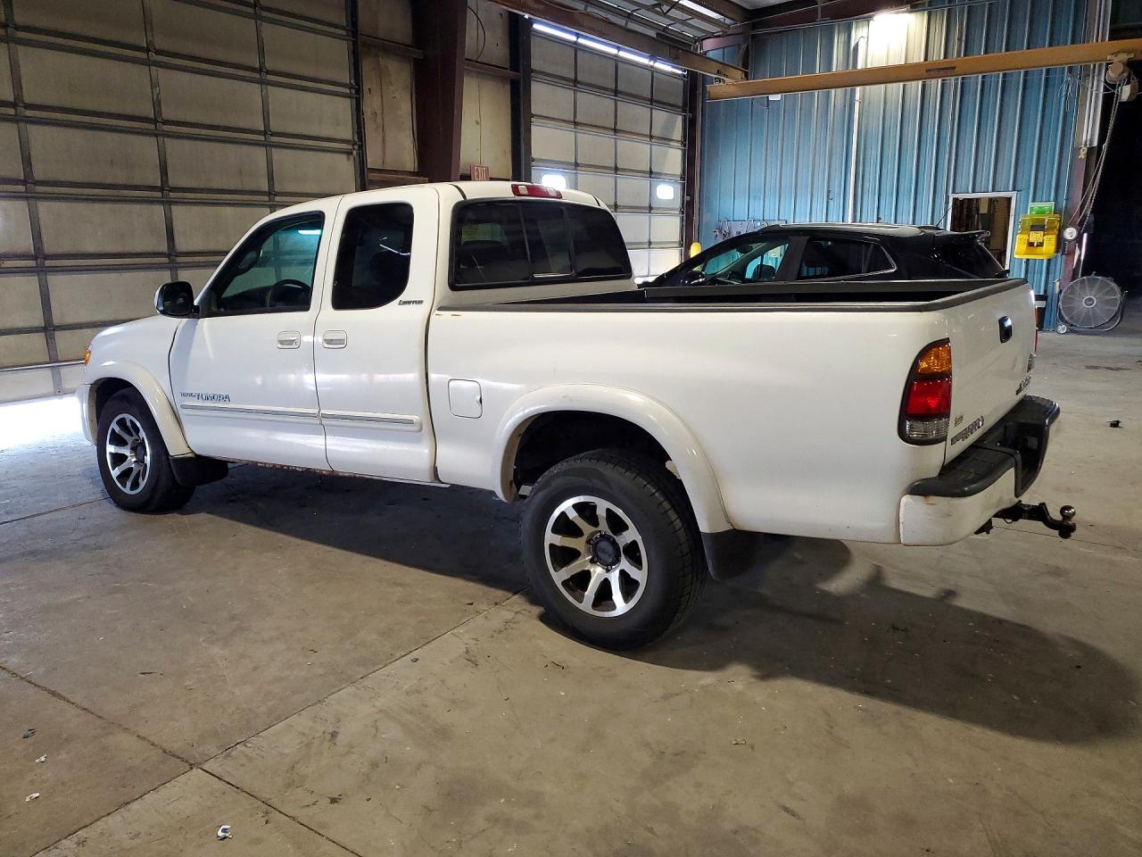 2003 Toyota Tundra Limited White vin: 5TBBT48143S395721