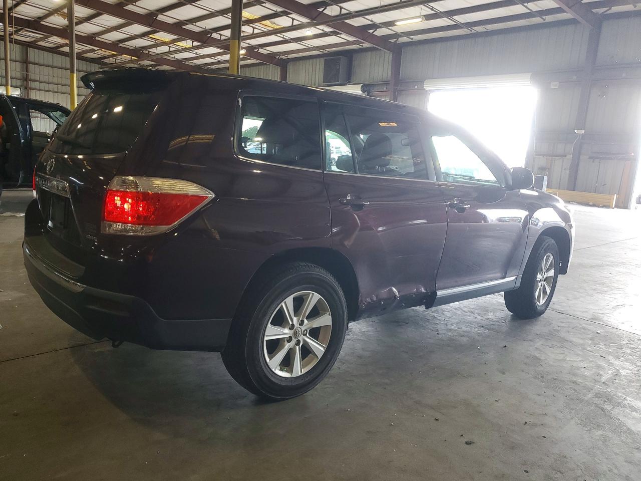 2011 Toyota Highlander Base Темно-бордовый vin: 5TDBK3EH3BS065444