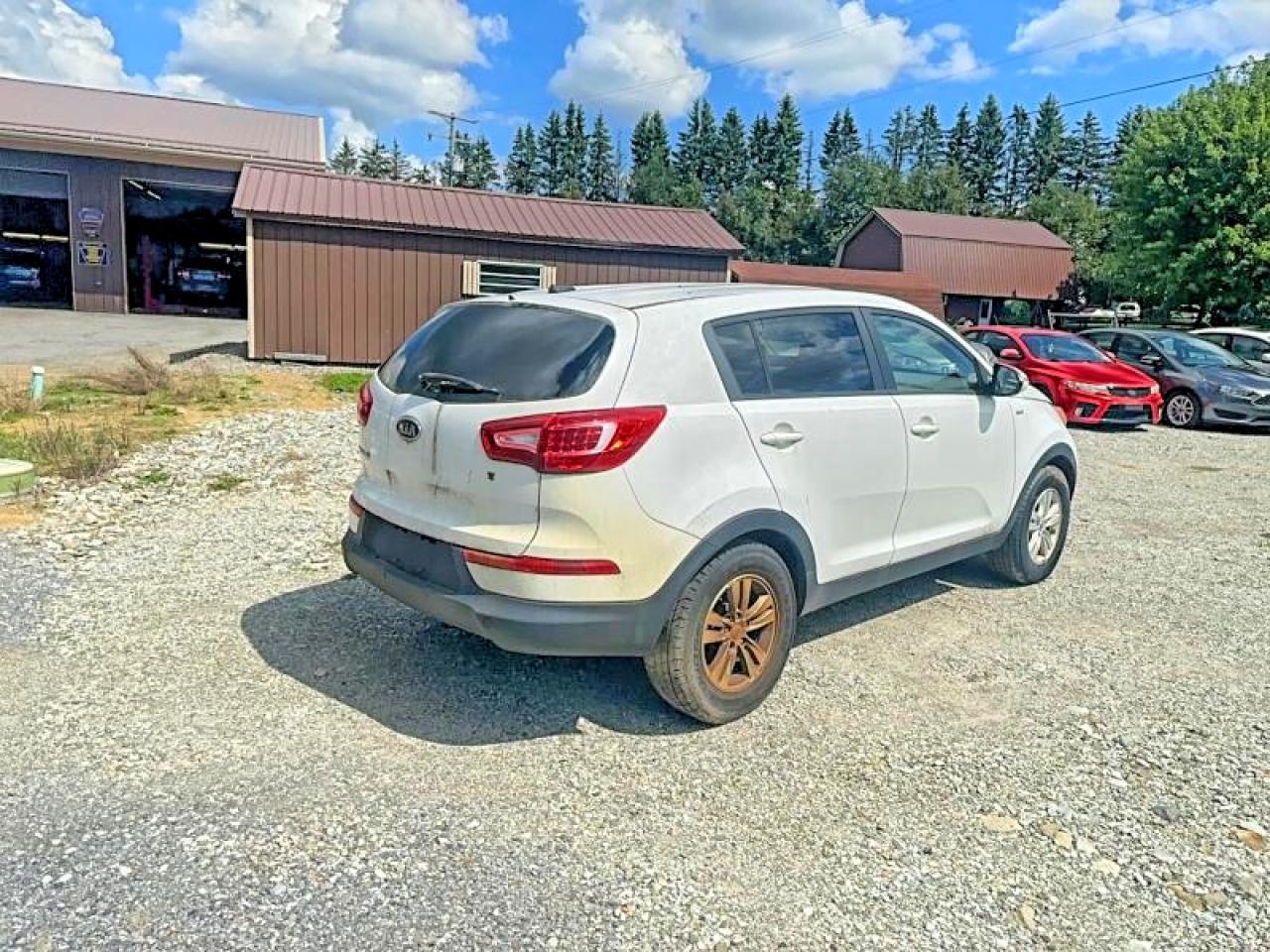 2011 Kia Sportage Lx Yellow vin: KNDPBCA2XB7098121