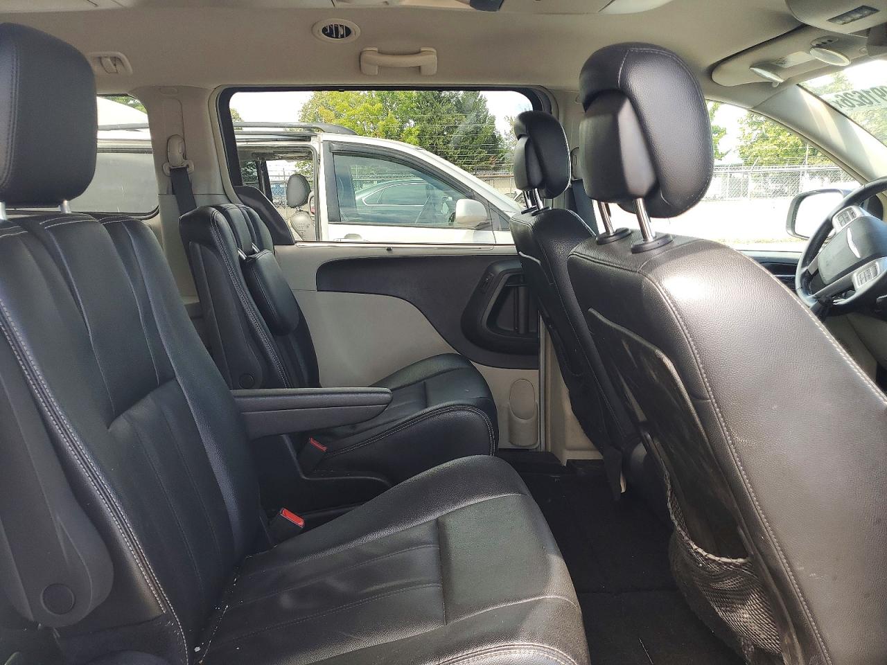 2015 Chrysler Town & Country Touring Silver vin: 2C4RC1BG2FR617560
