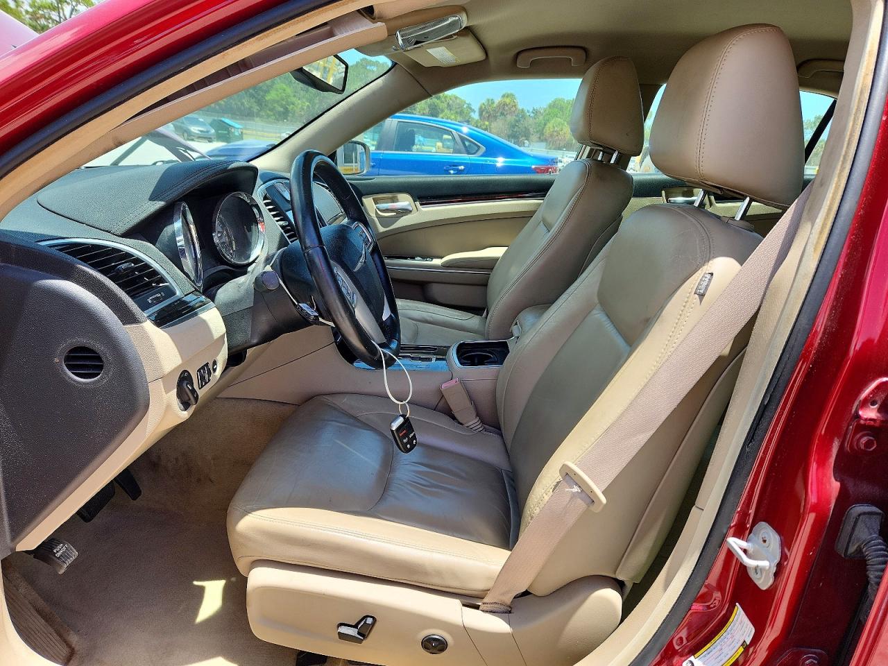 2011 Chrysler 300 Limited Red vin: 2C3CA5CG9BH529529