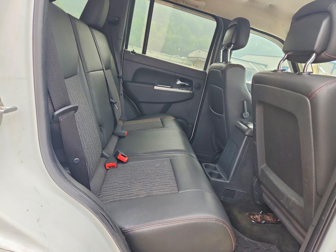 2012 Jeep Liberty Sport White vin: 1C4PJMAK0CW125911