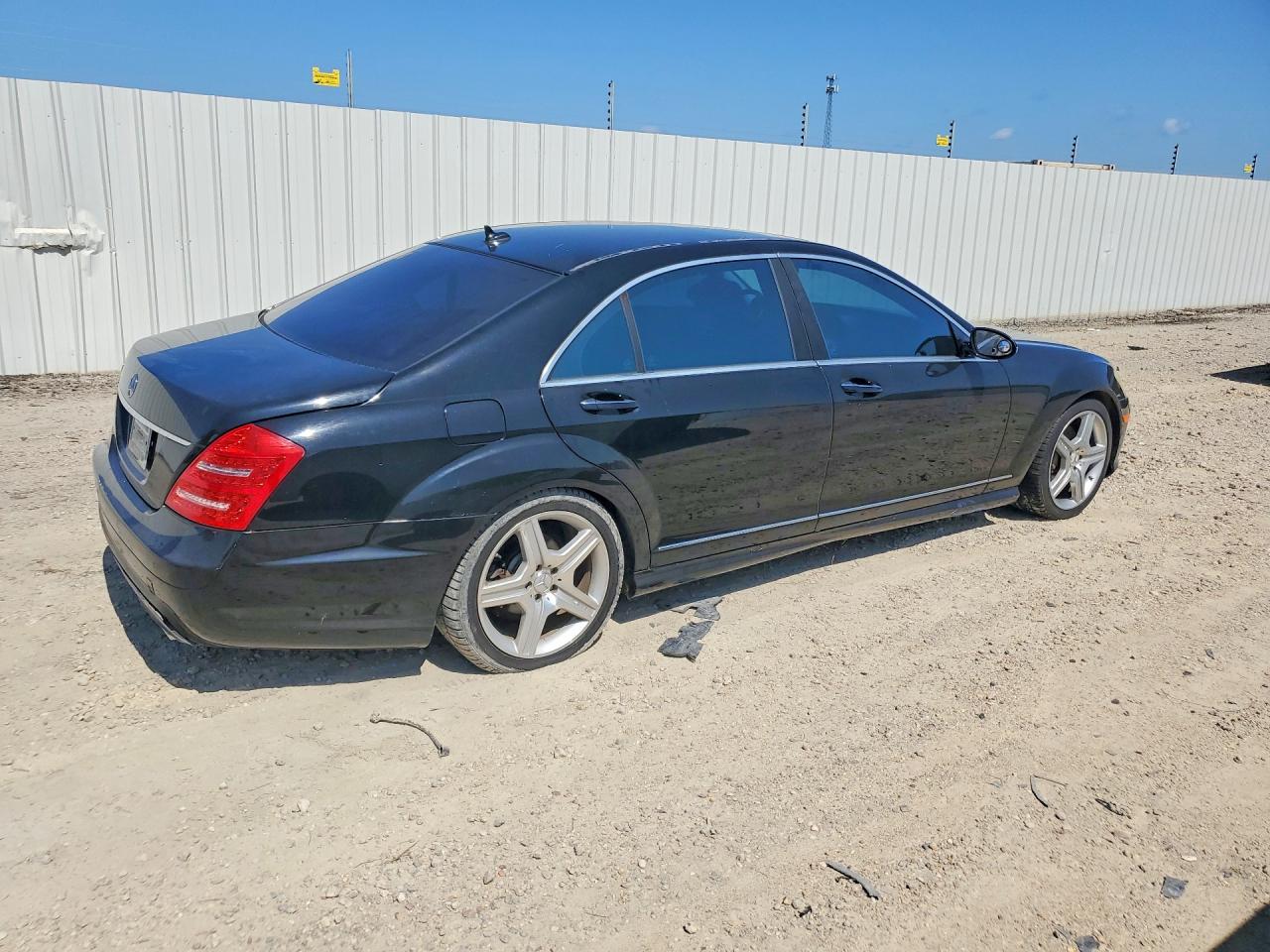 2008 Mercedes-benz S 550 Black vin: WDDNG71X78A230815