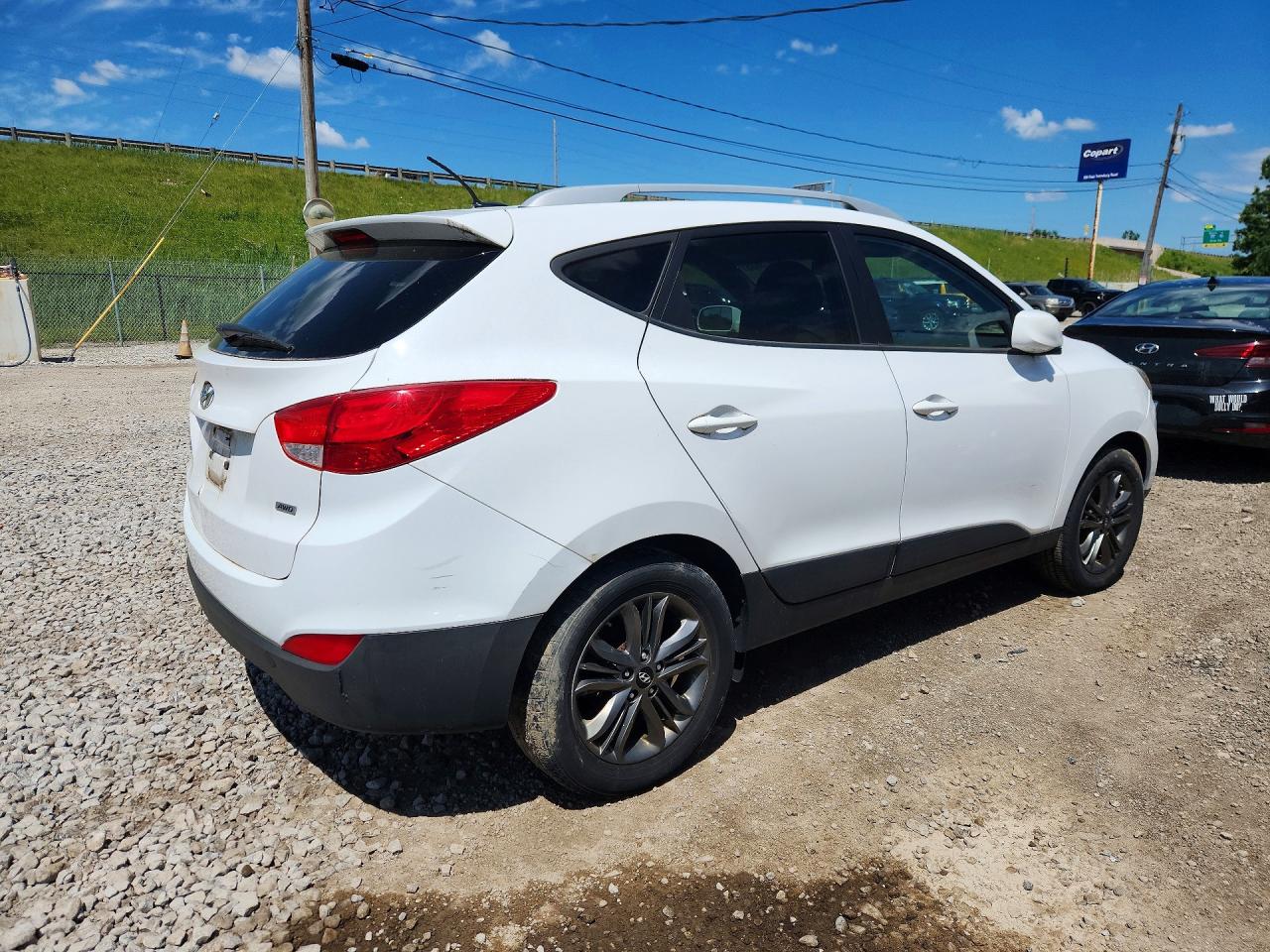 2014 Hyundai Tucson Se White vin: KM8JUCAG6EU875388