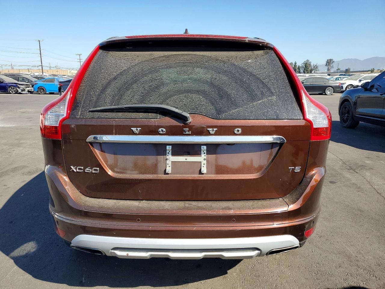 2017 Volvo Xc60 T5 Dynamic Brown vin: YV440MDR8H2225720